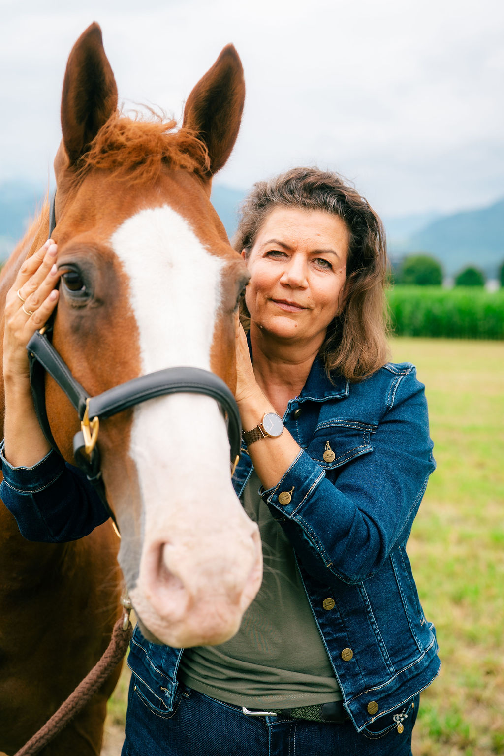 Dr. med. vet. Astrid Reitz mit einem Pferd